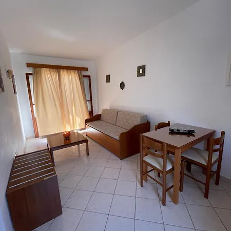 Avra Hotel 2*