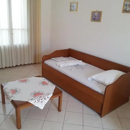 Avra Hotel 2*