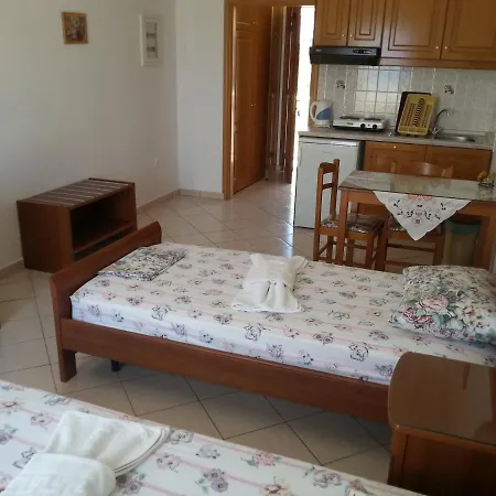 Avra Hotell 2*
